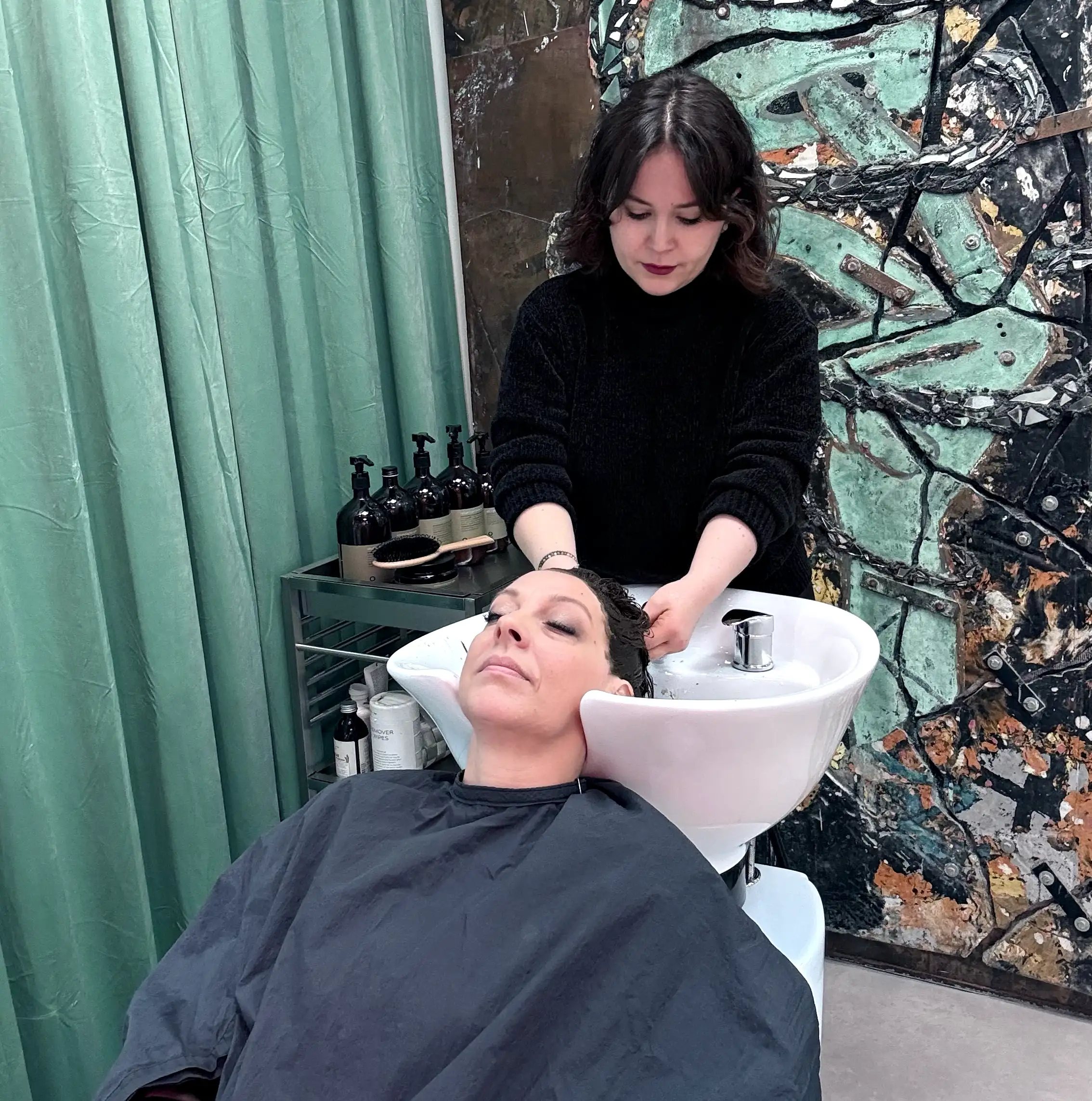 Växtfärgning Izabela Elezi hos Frisörerna i nacka Strand